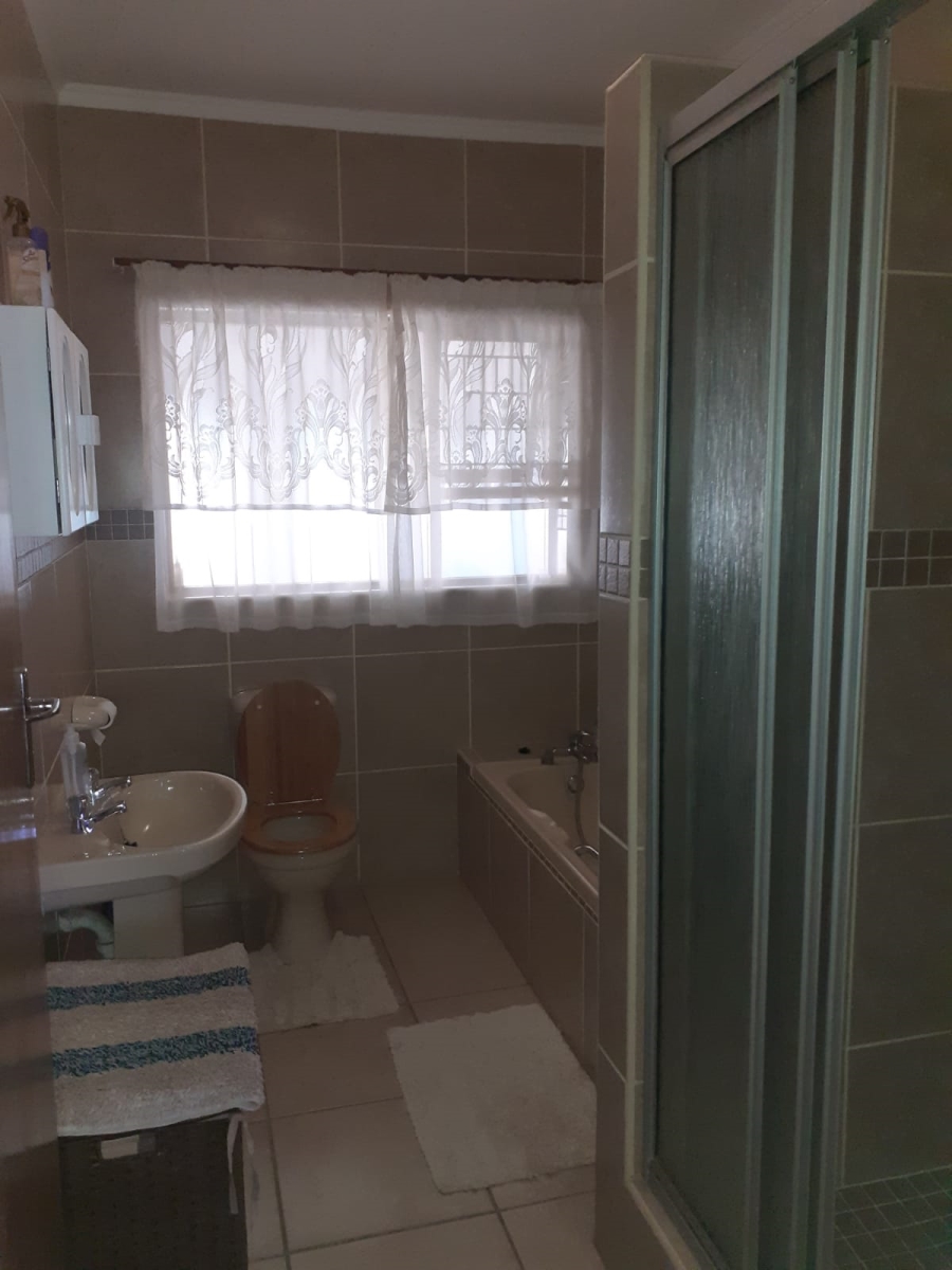 To Let 3 Bedroom Property for Rent in Wavecrest Eastern Cape